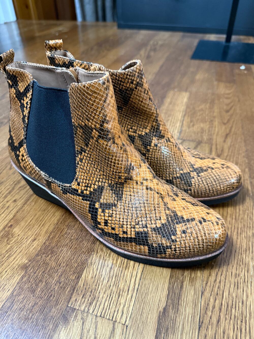 Aerosoles Wedge Brandi Ankle Sneakers Boots Size 9.5